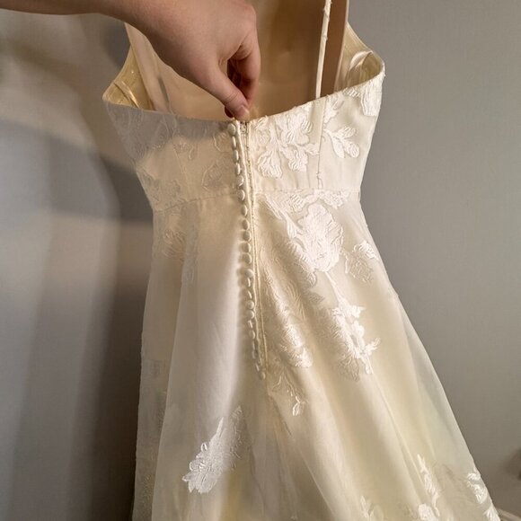 Jacquelin Exclusive Ivory Wedding Dress - Size 12 - Picture 5 of 15